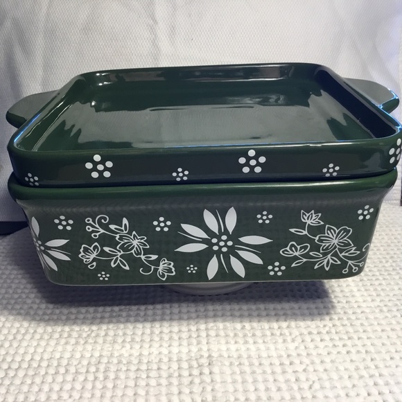Temp-tations 1.5-qt Baker with Lid-It Green Classic Bakeware Set - Picture 1 of 10